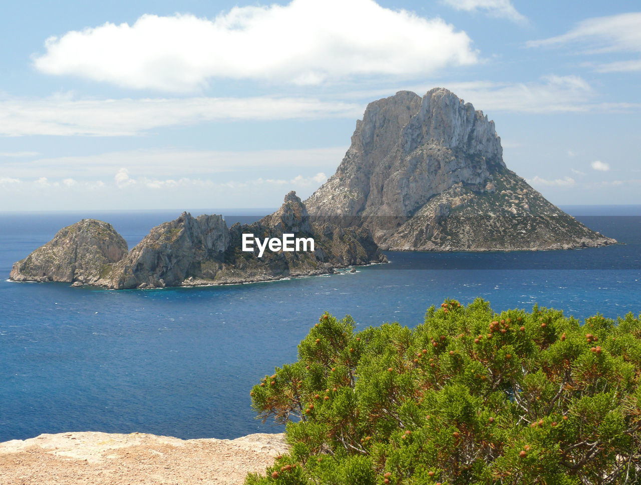 SCENIC VIEW OF SEA AND ROCKS