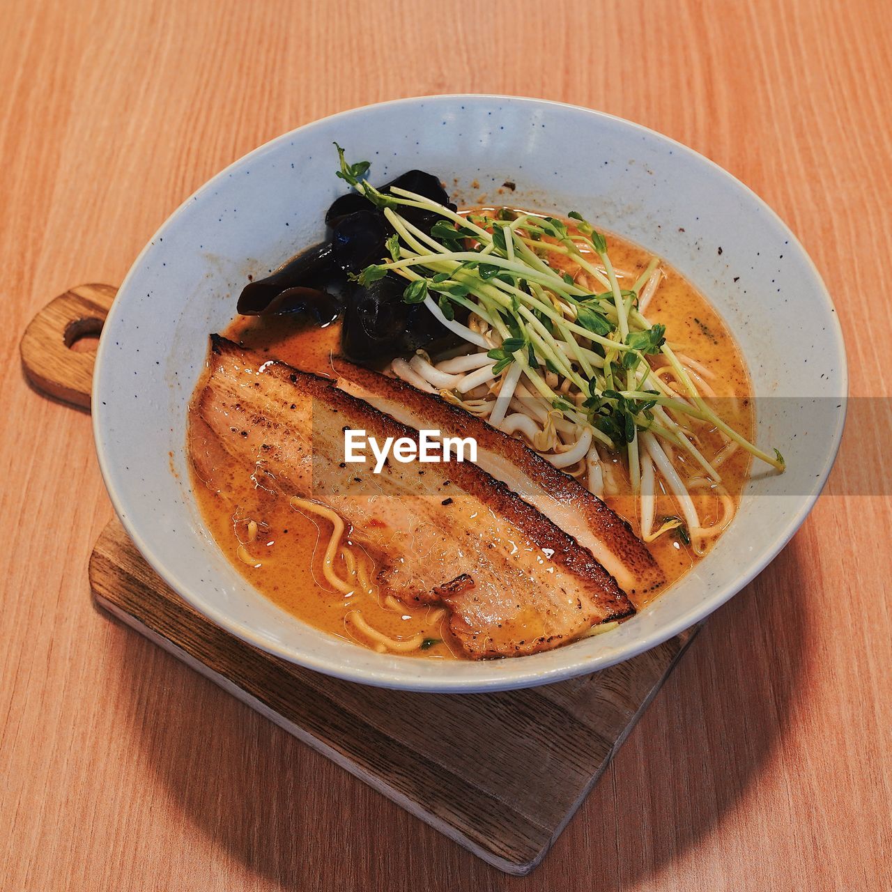 HIGH ANGLE VIEW OF MEAL SERVED IN BOWL