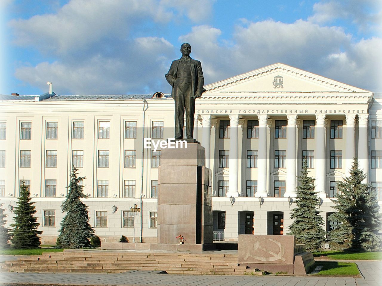 STATUE IN FRONT OF BUILDING AGAINST CLOUDY SKY