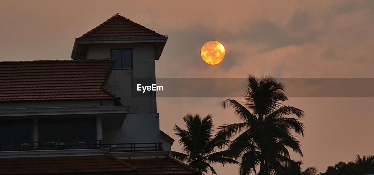 sky, architecture, moon, palm tree, building exterior, built structure, tropical climate, tree, full moon, building, nature, house, sunset, night, evening, no people, plant, dusk, residential district, cloud, outdoors, beauty in nature, silhouette, travel destinations