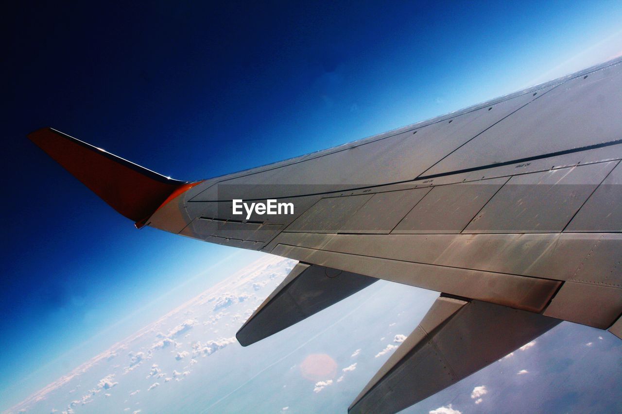 CLOSE-UP OF AIRPLANE WING