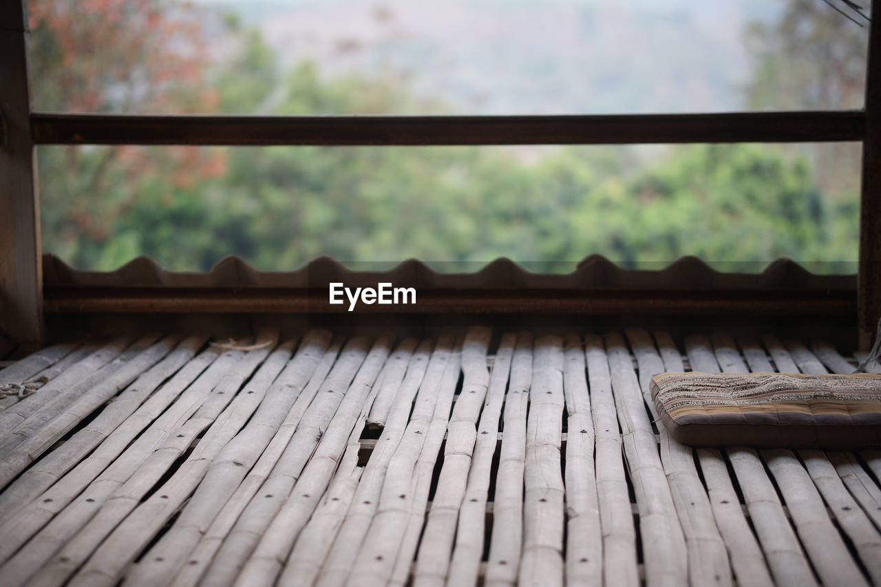 CLOSE-UP OF WOODEN WALL