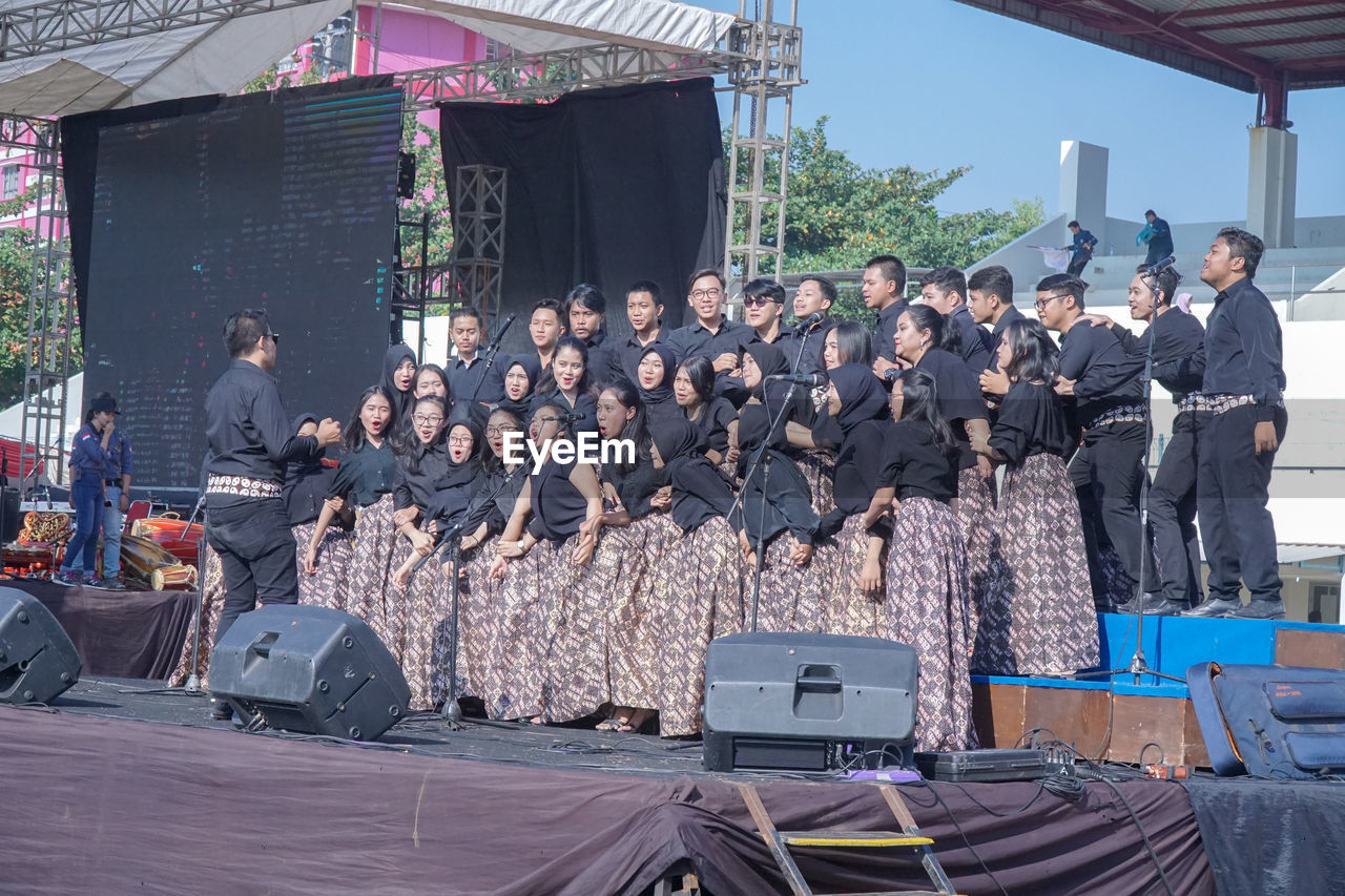 crowd, group of people, large group of people, men, military, concert, event, adult, occupation, women, person, architecture, standing, day, celebration