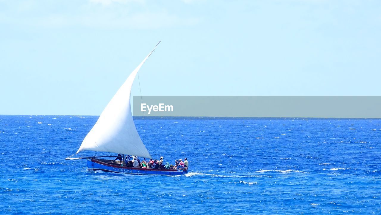 SAILBOAT ON SEA AGAINST SKY