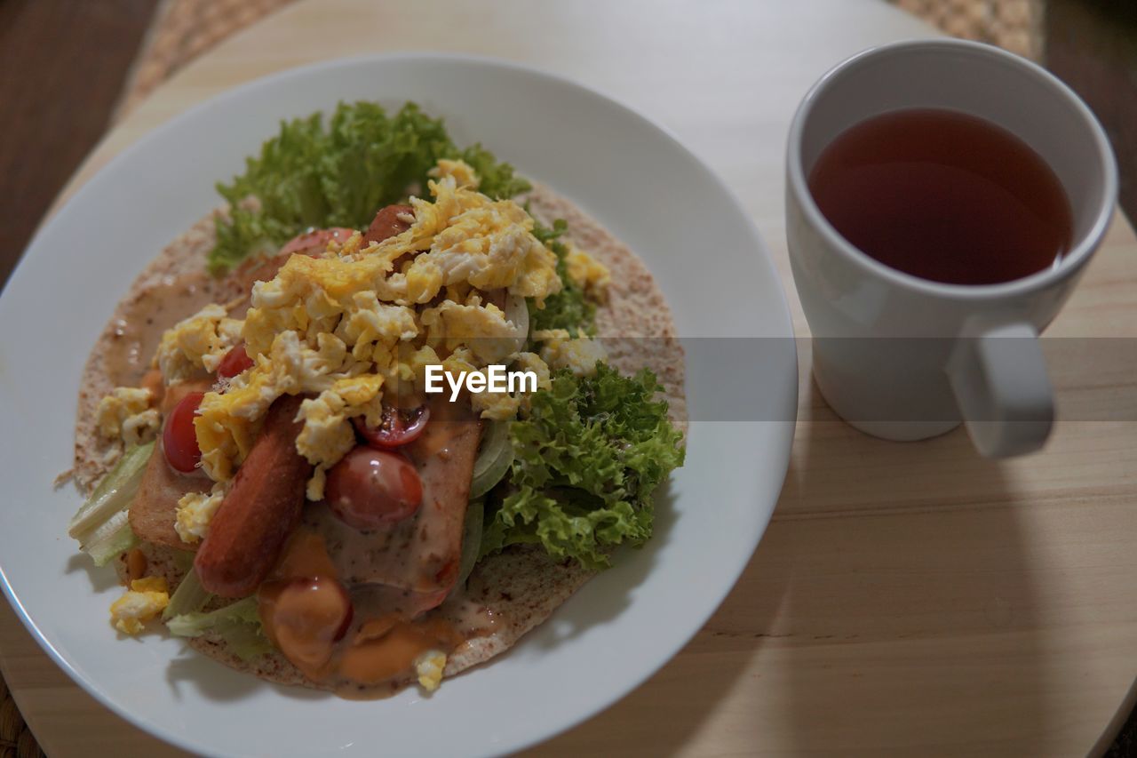 HIGH ANGLE VIEW OF FOOD SERVED IN PLATE