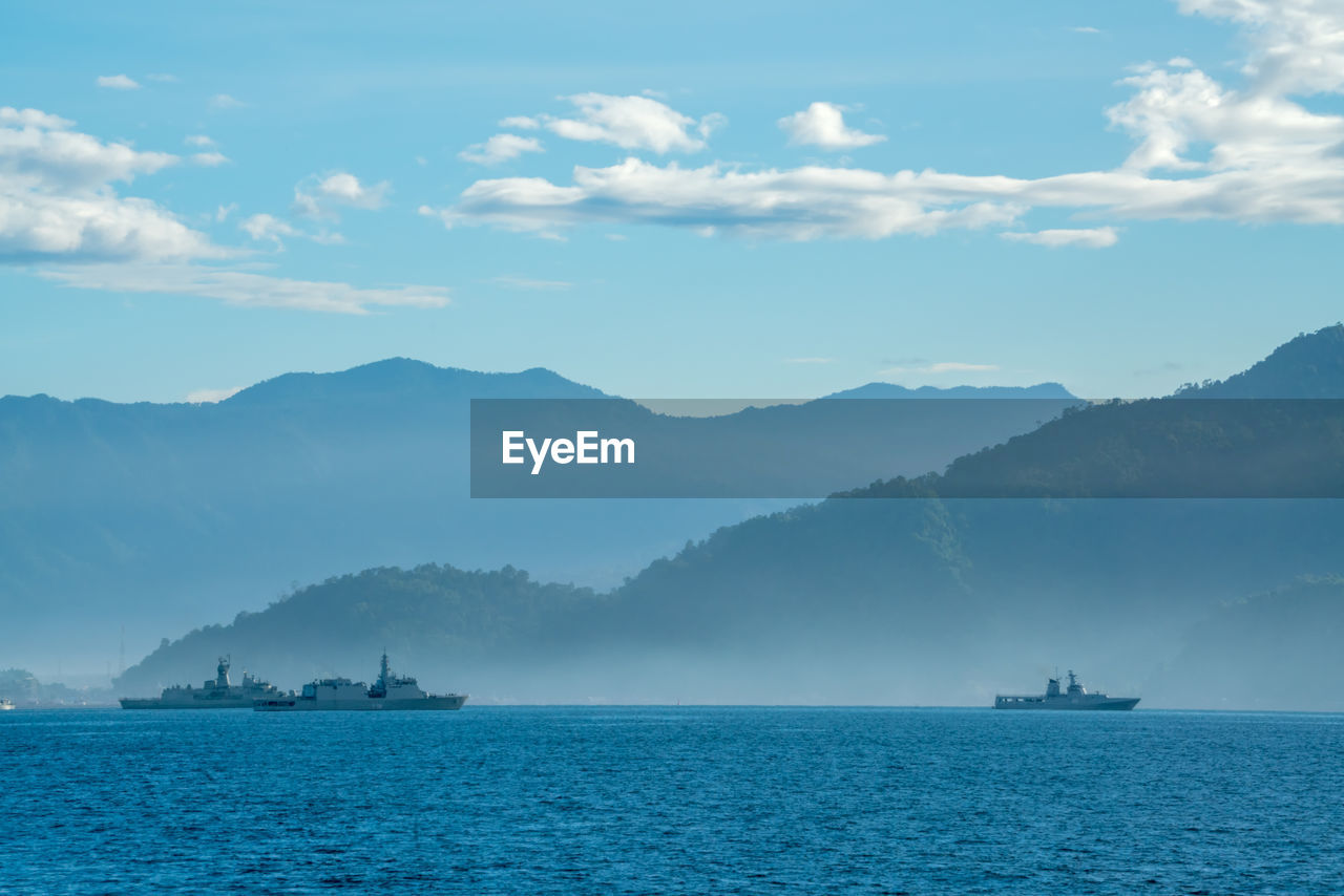 SCENIC VIEW OF SEA BY MOUNTAIN AGAINST SKY