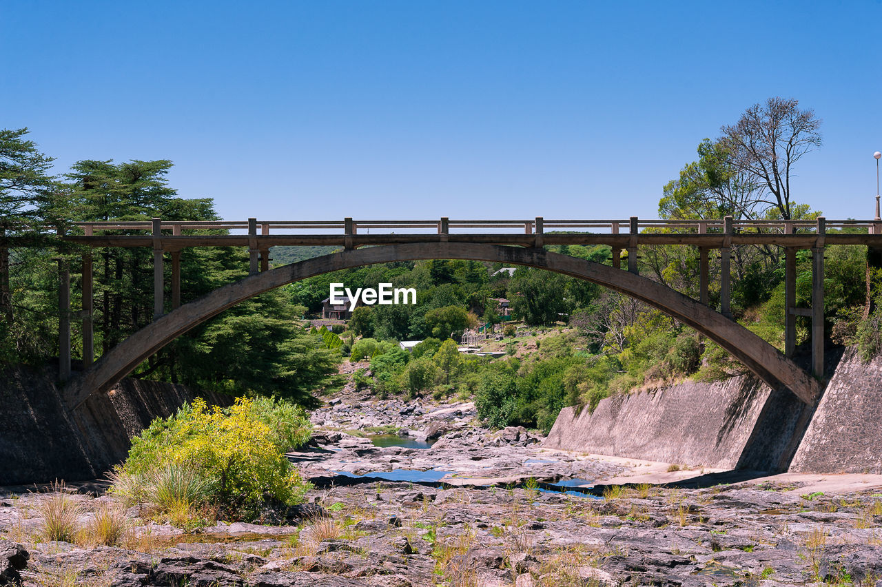 BRIDGE OVER RIVER AGAINST SKY