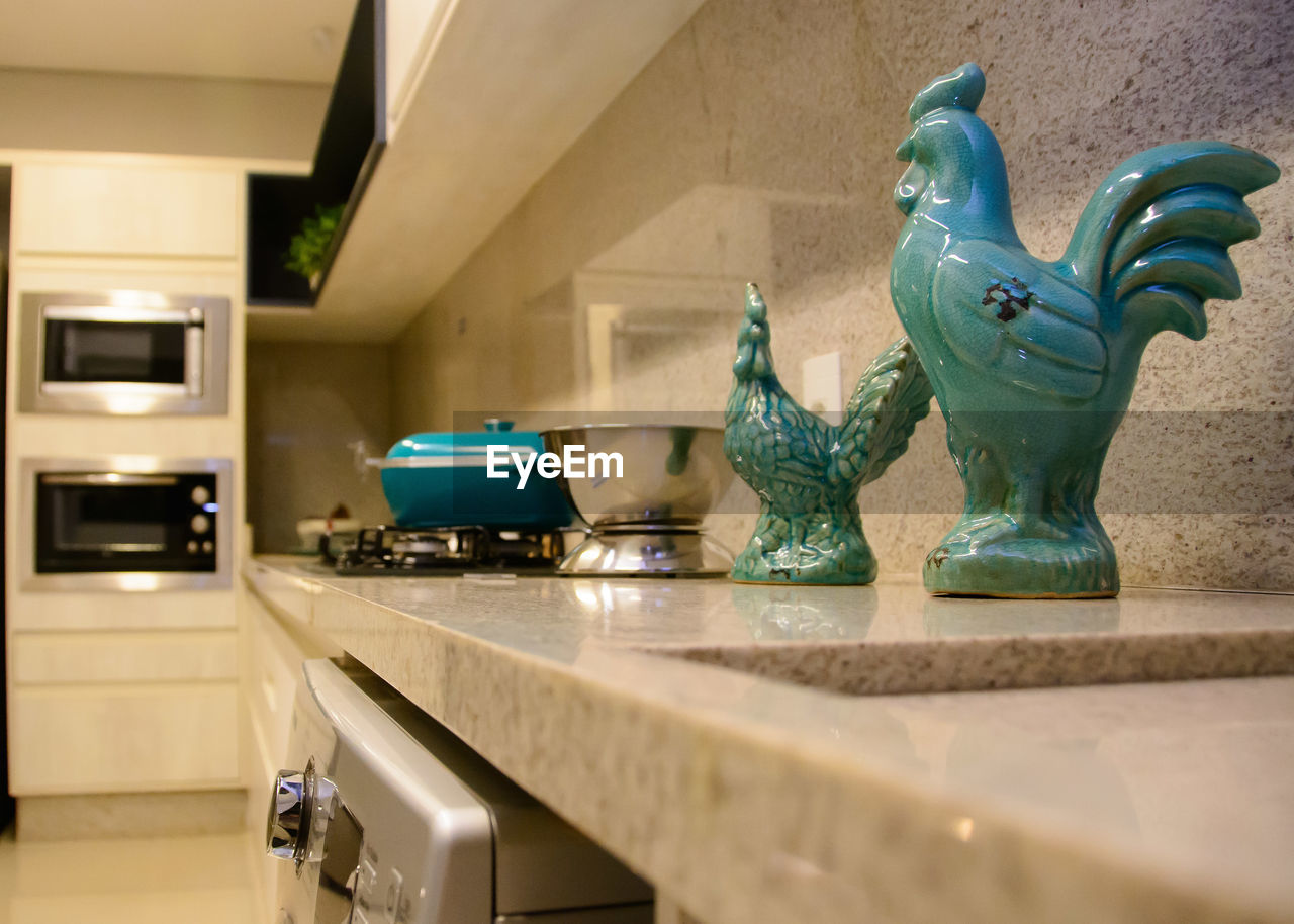 Hen figurines on kitchen counter