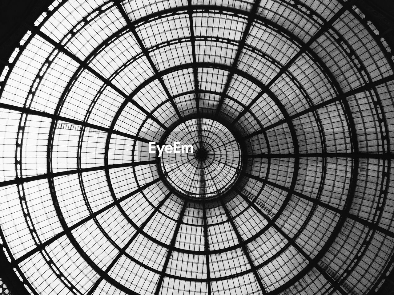 Directly below shot of dome ceiling