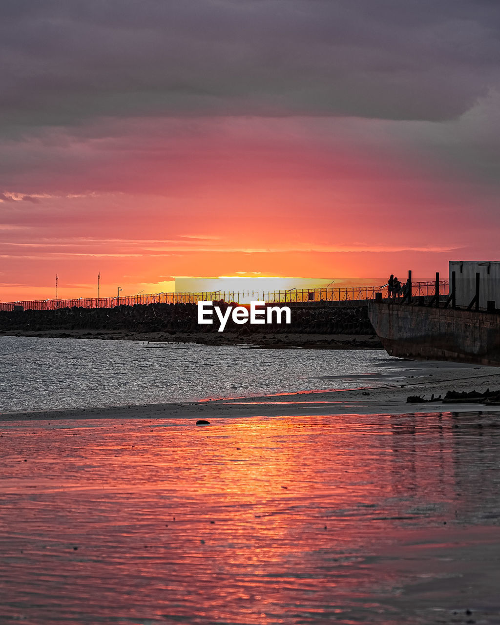 SCENIC VIEW OF SEA AGAINST ORANGE SKY