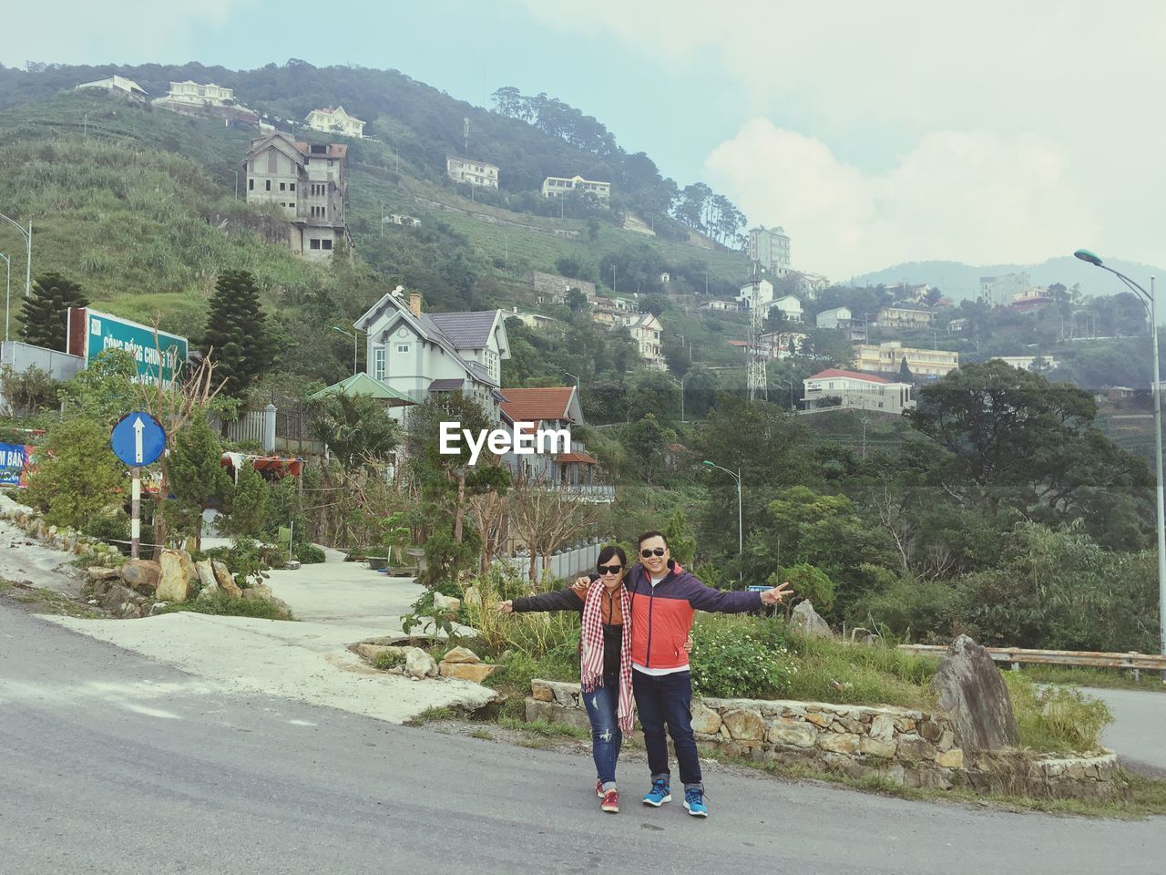 FULL LENGTH REAR VIEW OF CHILDREN ON MOUNTAIN