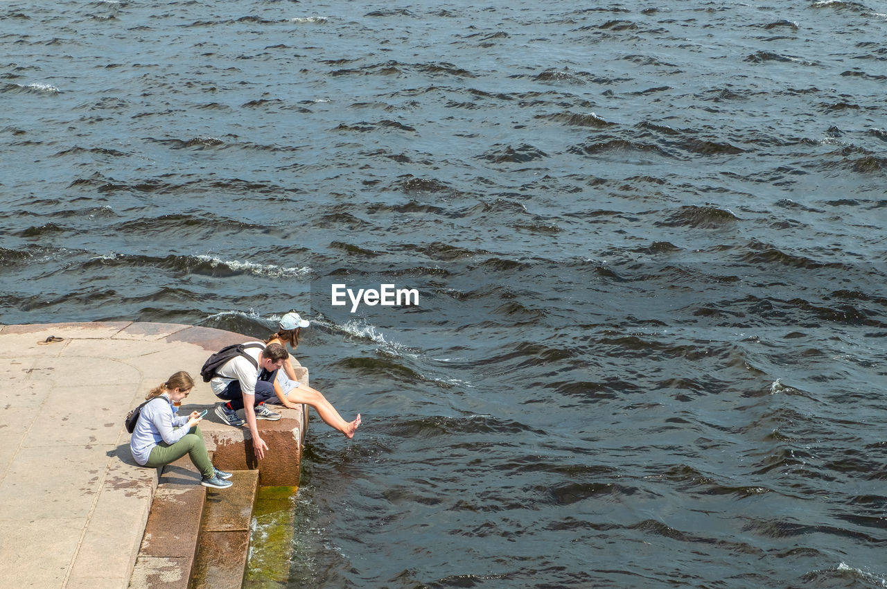 HIGH ANGLE VIEW OF PEOPLE AT BEACH