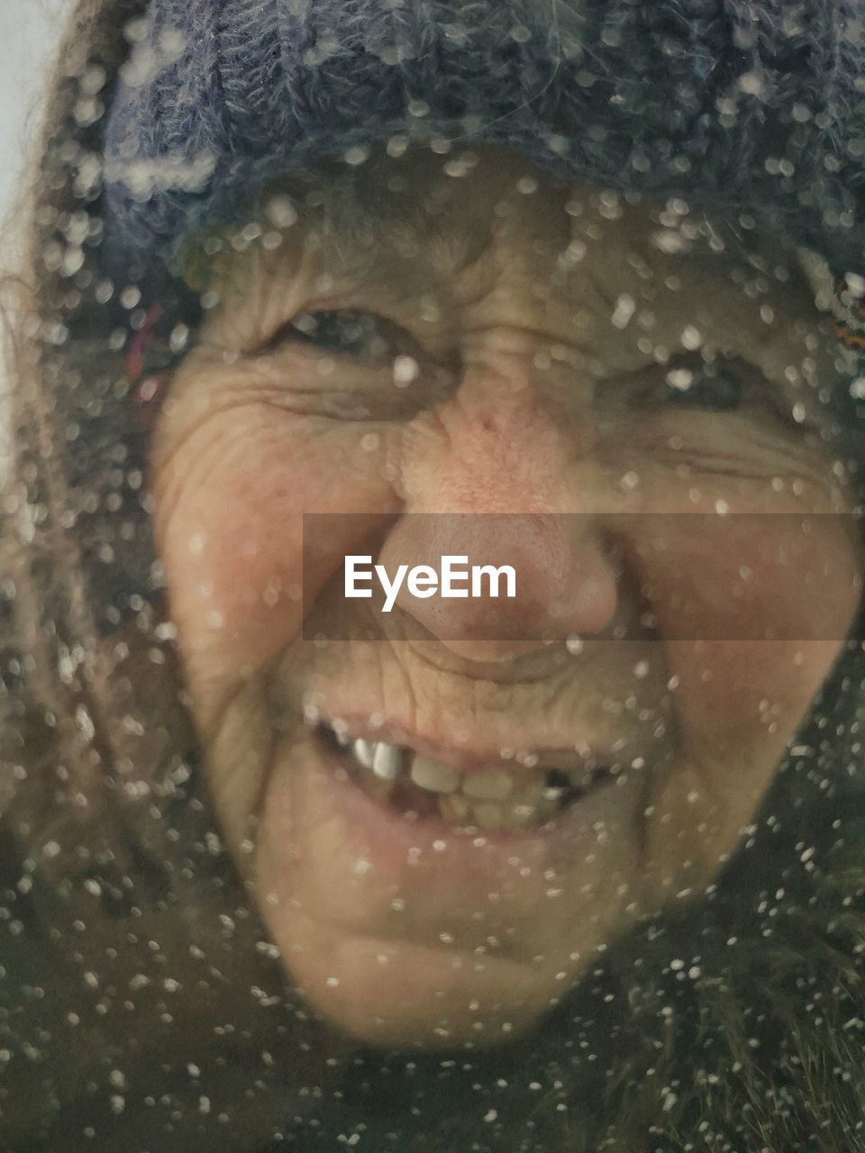 PORTRAIT OF A SMILING WOMAN IN SNOW