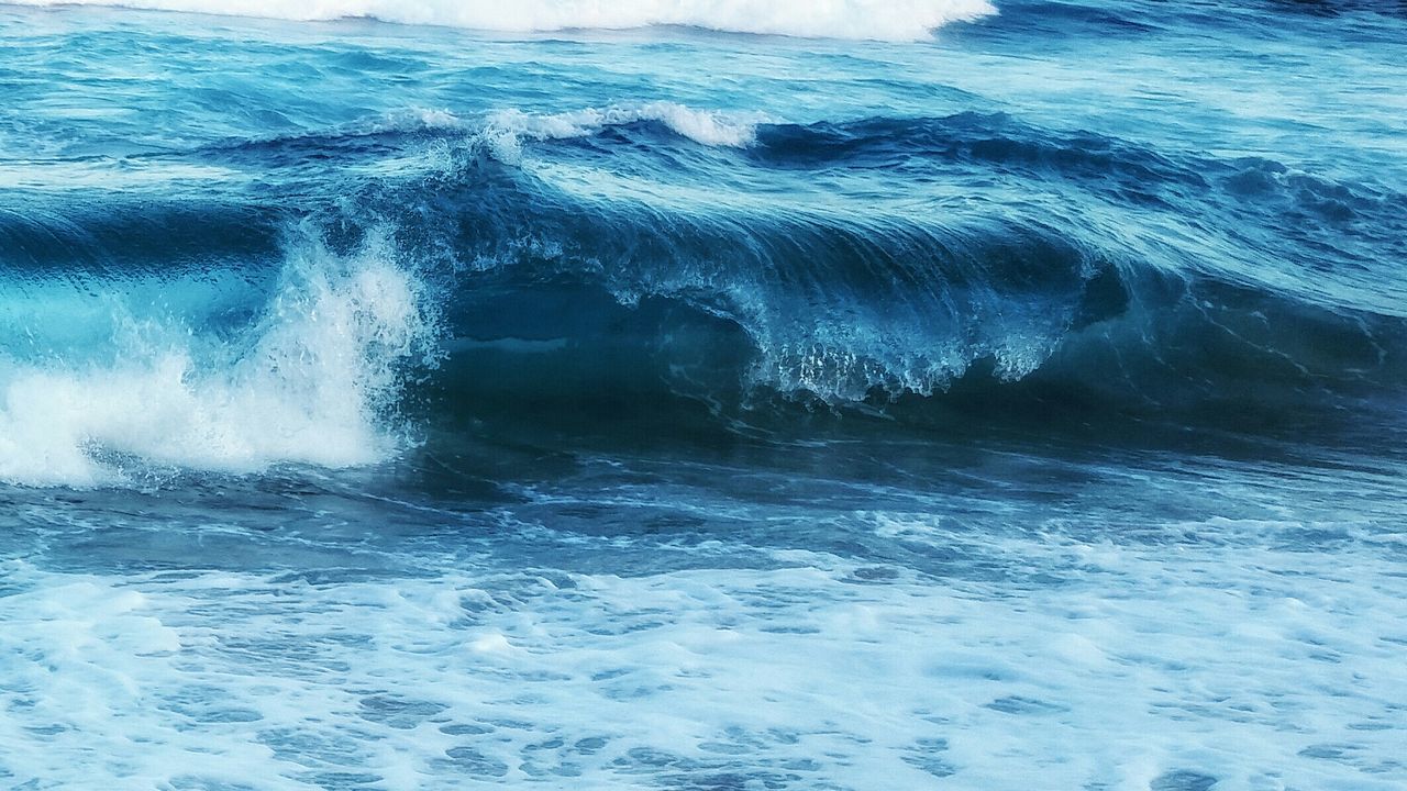 Full frame shot of sea with wave