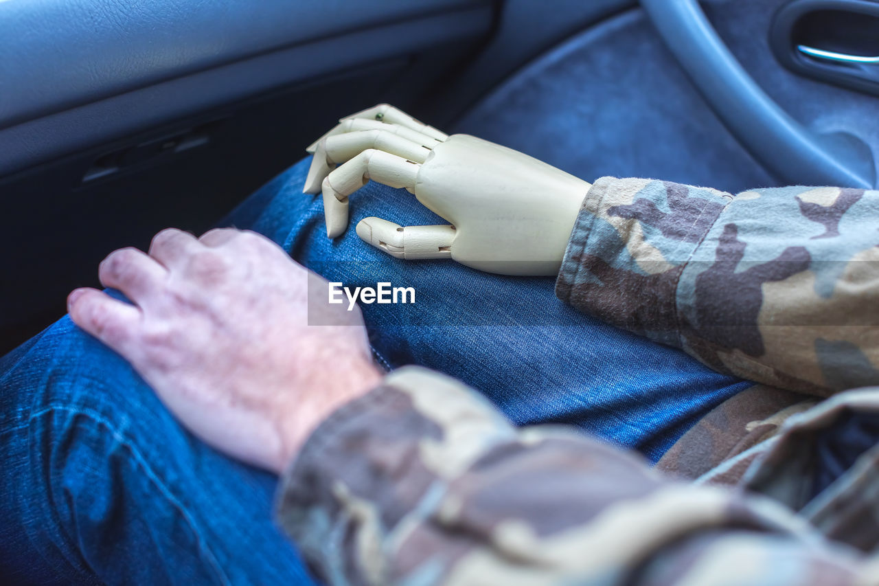 CLOSE-UP OF MAN HAND WITH CAR