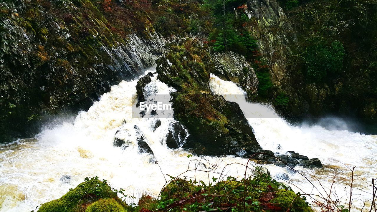 HIGH ANGLE VIEW OF WATERFALL