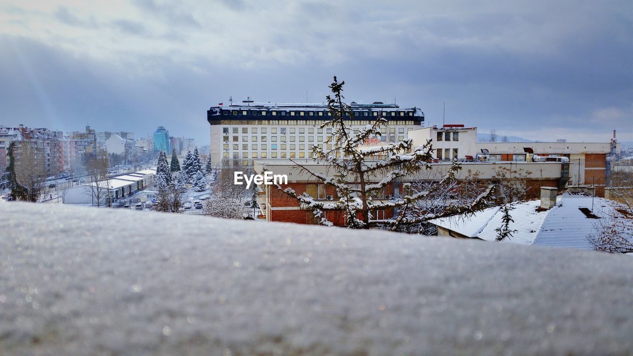 VIEW OF BUILDINGS AGAINST SKY