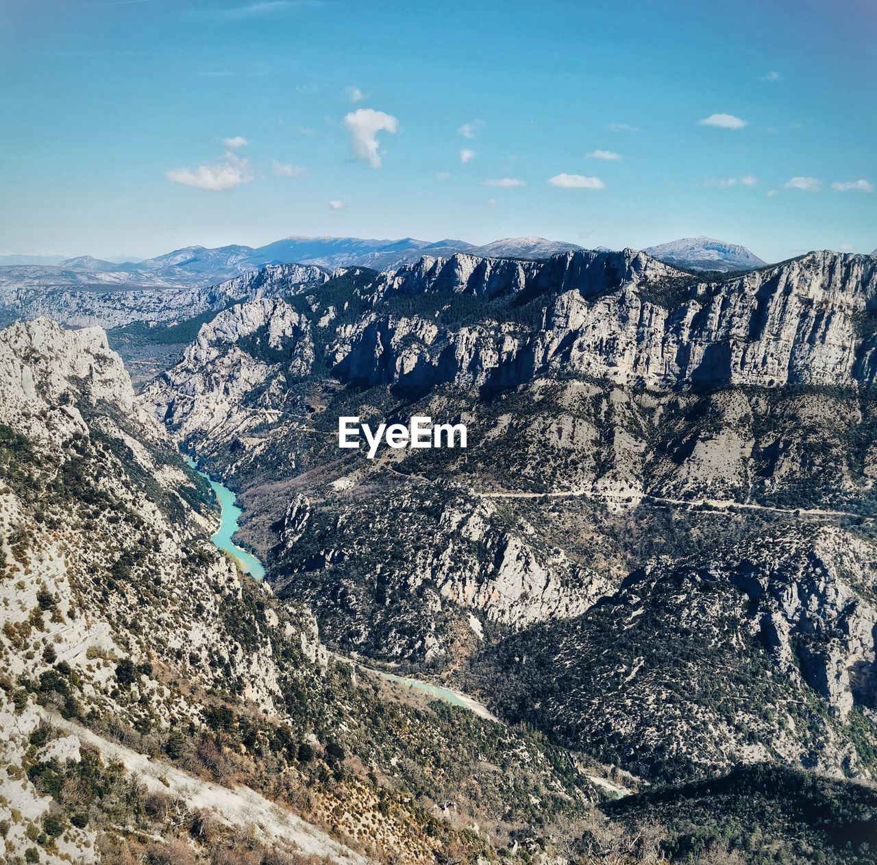 AERIAL VIEW OF LANDSCAPE AND MOUNTAINS AGAINST SKY