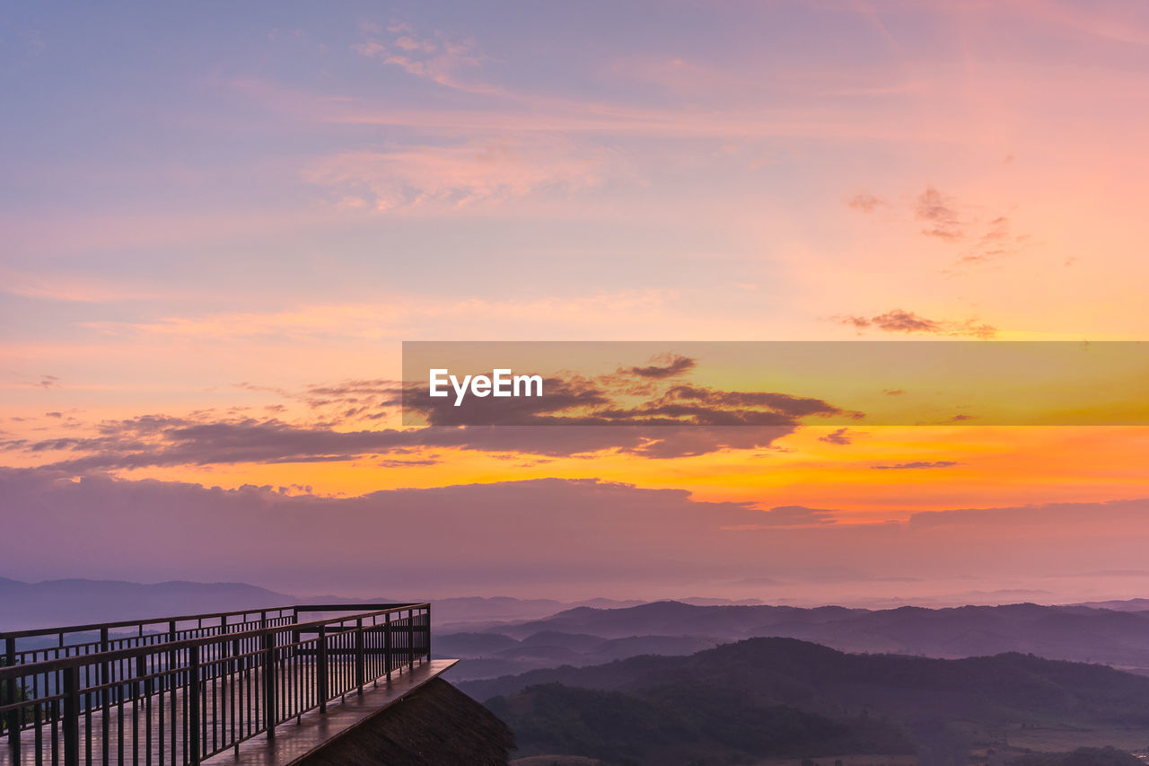 SCENIC VIEW OF SEA AGAINST ROMANTIC SKY