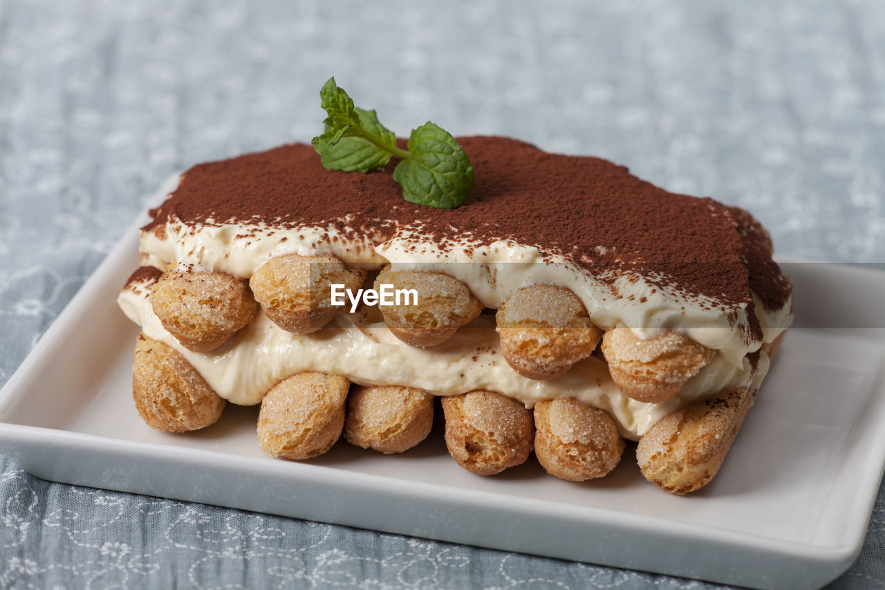 HIGH ANGLE VIEW OF DESSERT ON TABLE