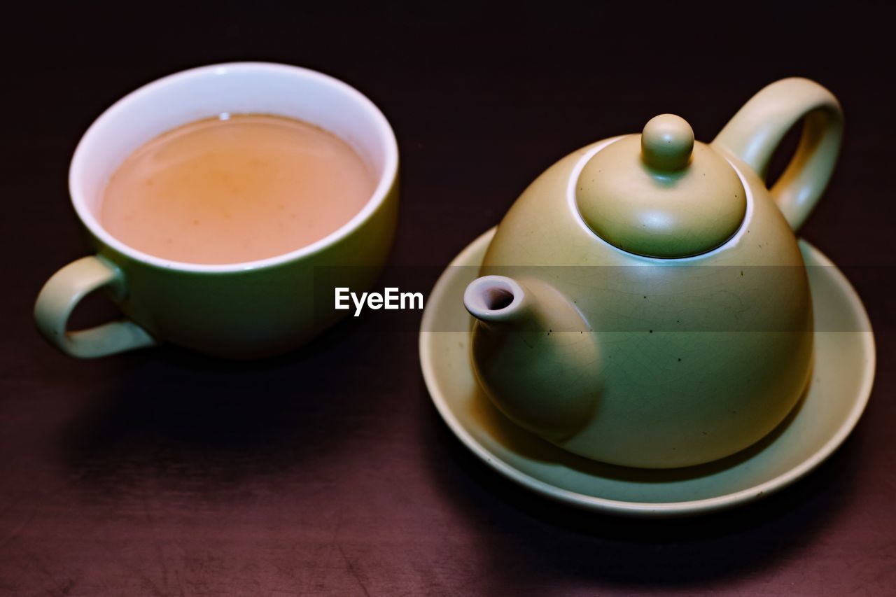 CLOSE-UP OF TEA ON TABLE