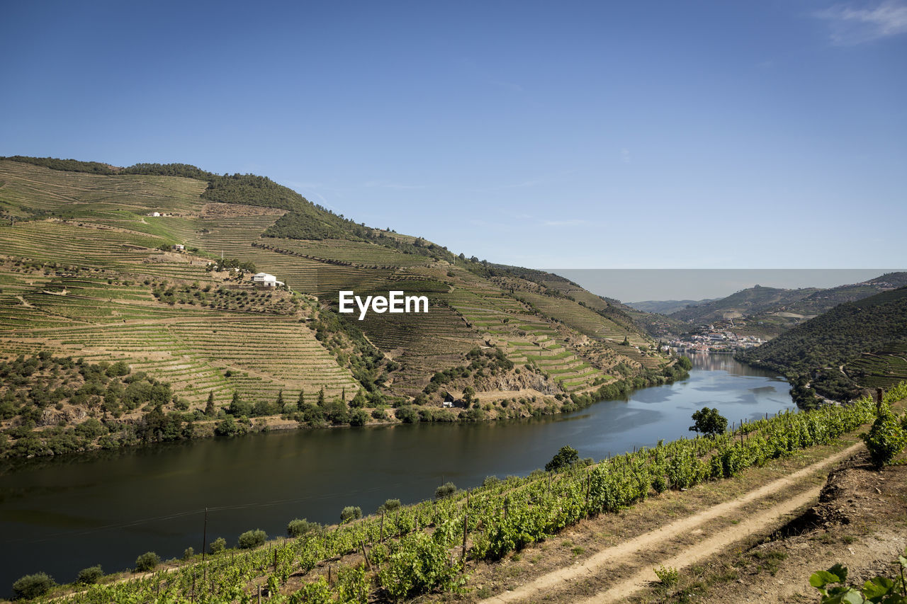PANORAMIC VIEW OF LANDSCAPE AND MOUNTAIN AGAINST SKY