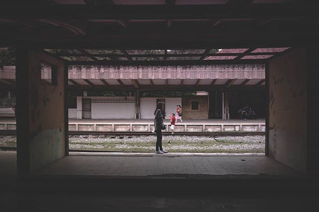 FULL LENGTH OF WOMAN STANDING ON WALL