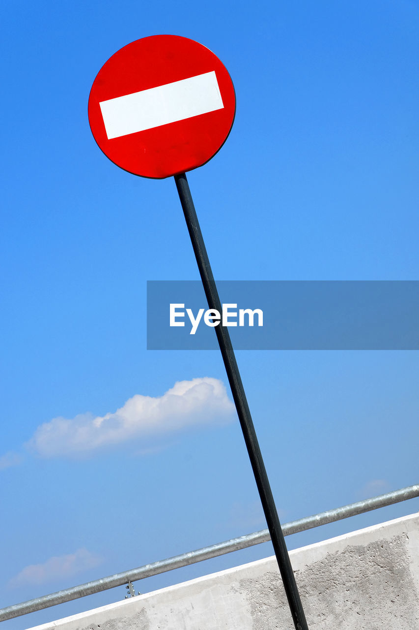 LOW ANGLE VIEW OF ROAD SIGNS AGAINST SKY