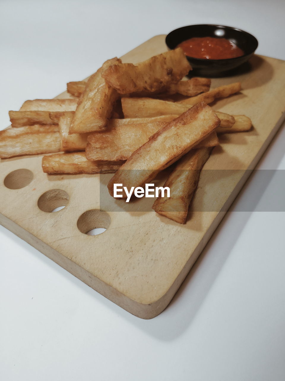 HIGH ANGLE VIEW OF SERVING FOOD IN KITCHEN