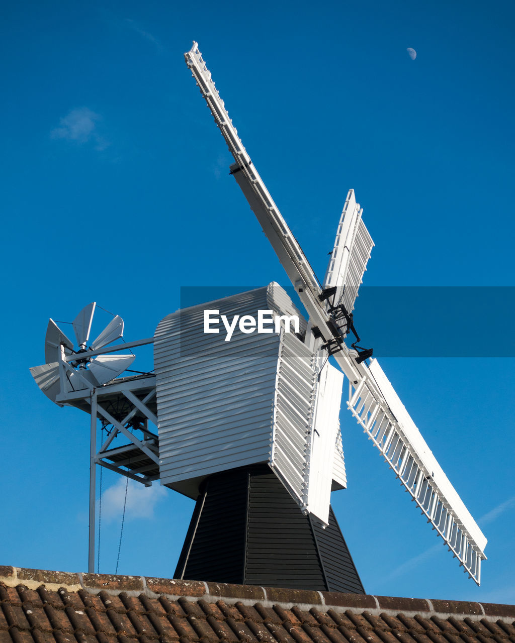 LOW ANGLE VIEW OF WINDMILL AGAINST BLUE SKY