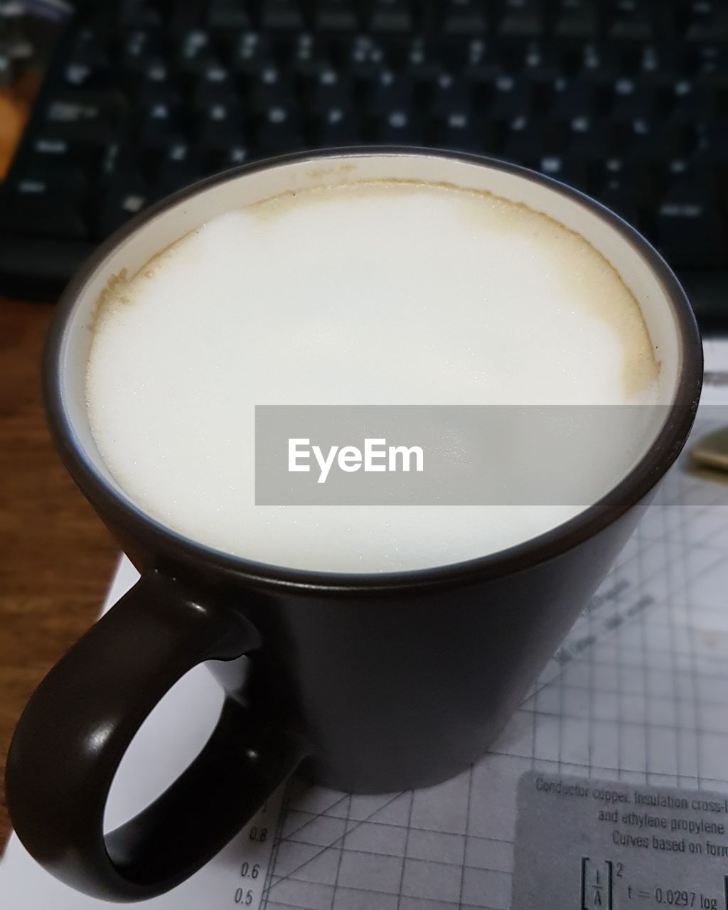 CLOSE-UP OF COFFEE CUP WITH COFFEE CUP
