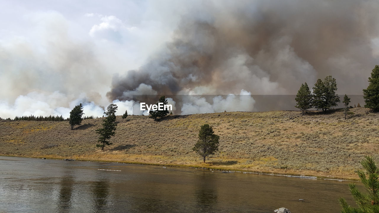 PANORAMIC VIEW OF LANDSCAPE AGAINST SKY