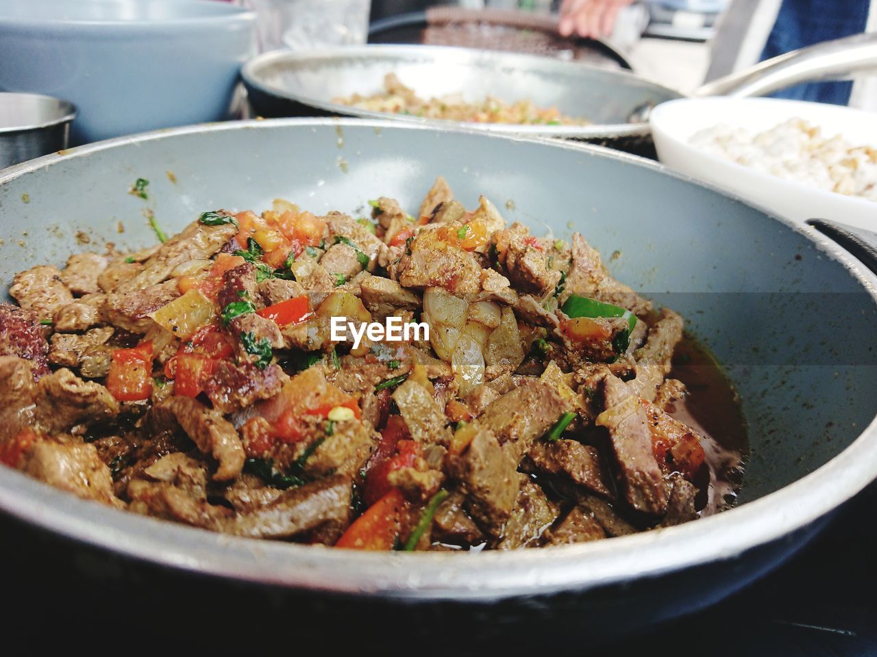 CLOSE-UP OF FOOD IN PLATE