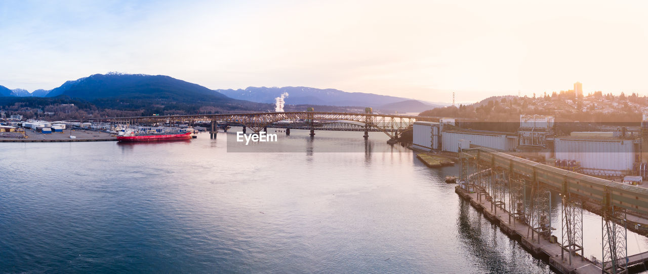 VIEW OF BRIDGE OVER RIVER IN CITY