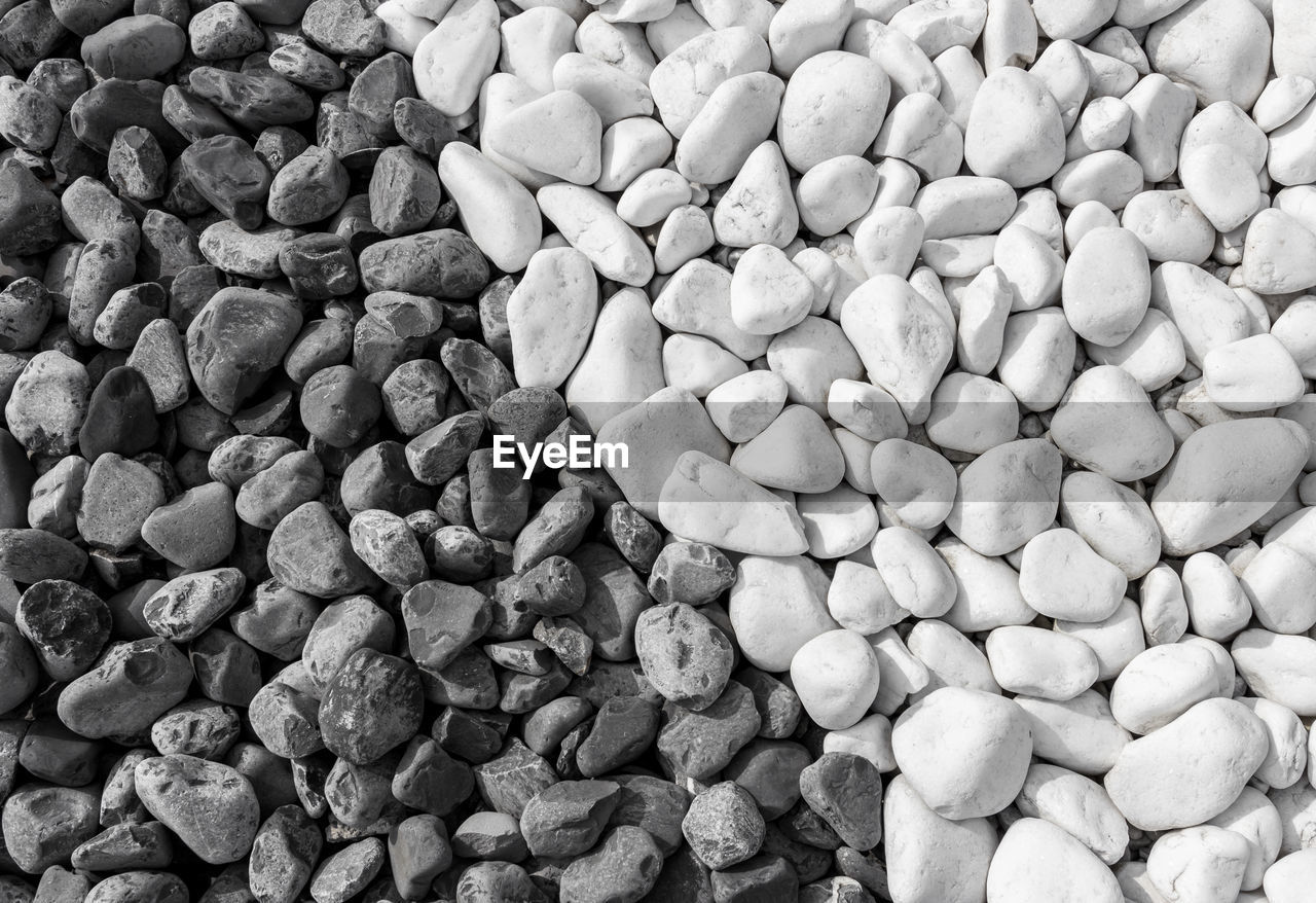 FULL FRAME SHOT OF PEBBLES ON STONE