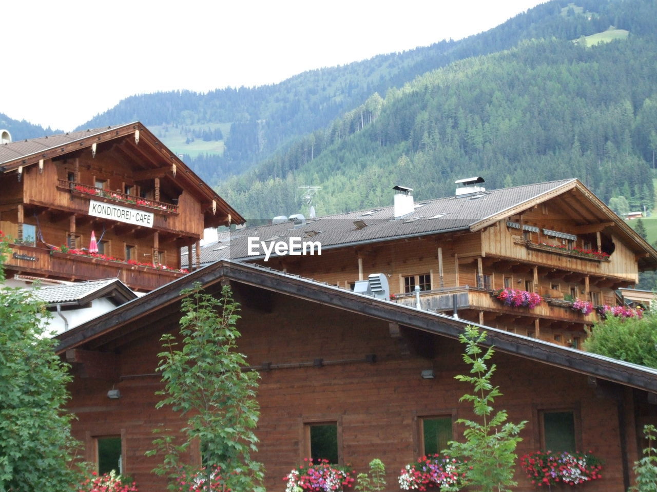 EXTERIOR OF HOUSES IN TOWN AGAINST MOUNTAIN