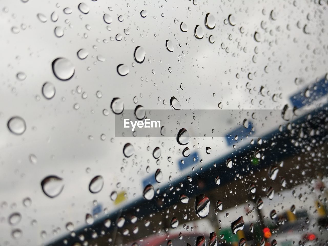 CLOSE-UP OF WATER DROPS ON WINDOW