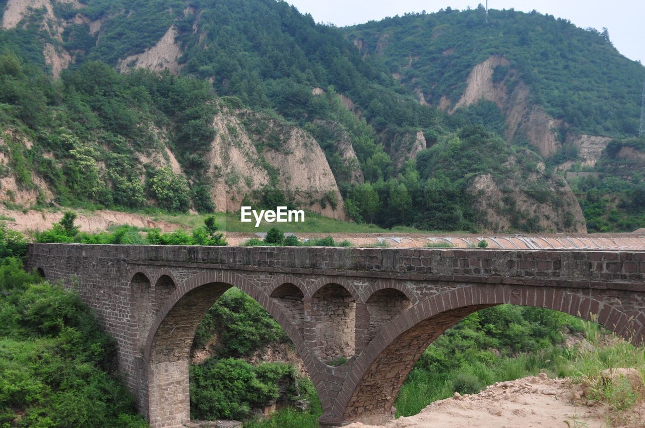 Scenic view of arch bridge against mountains