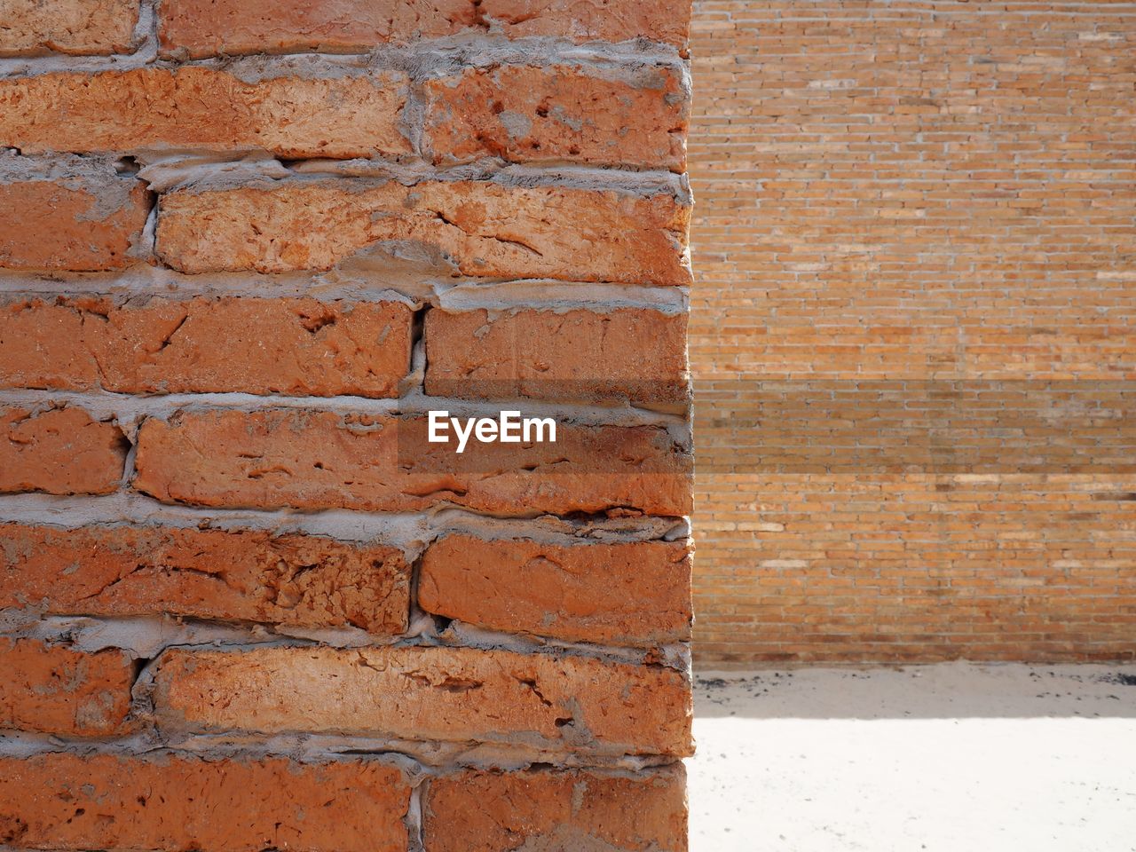 FULL FRAME SHOT OF BRICK WALL WITH RED WALLS