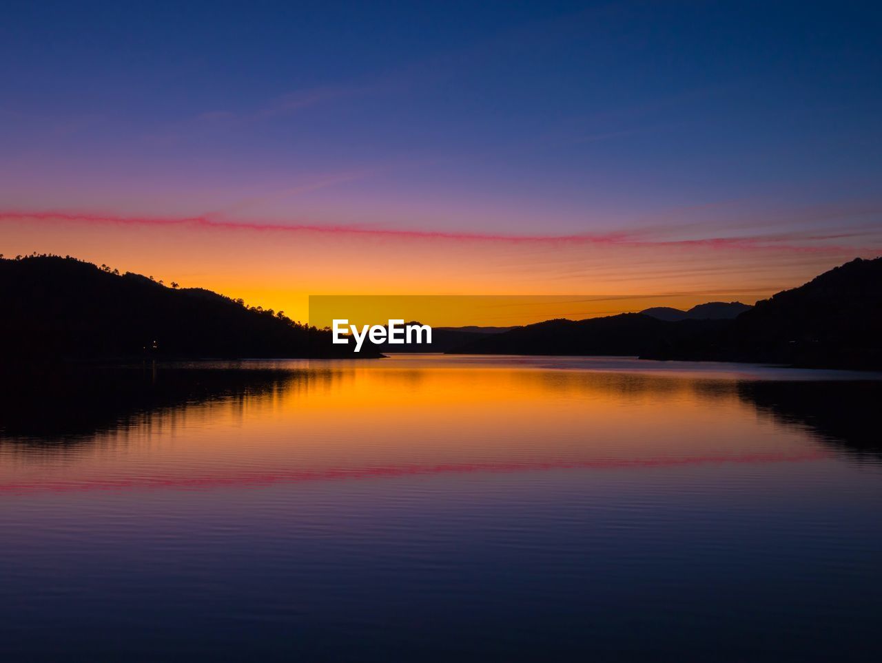 SCENIC VIEW OF LAKE AGAINST SKY DURING SUNSET