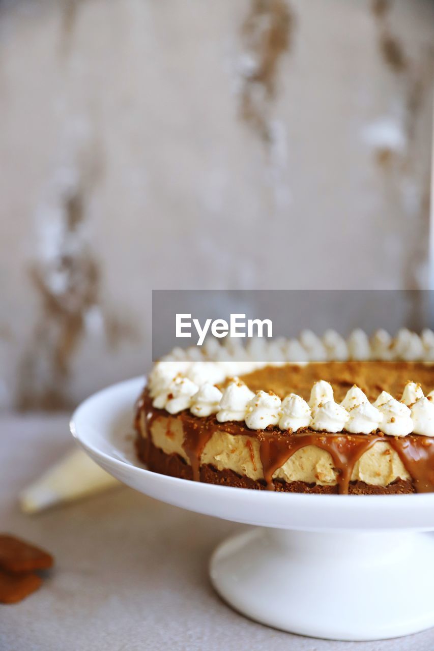 CLOSE-UP OF CAKE IN PLATE