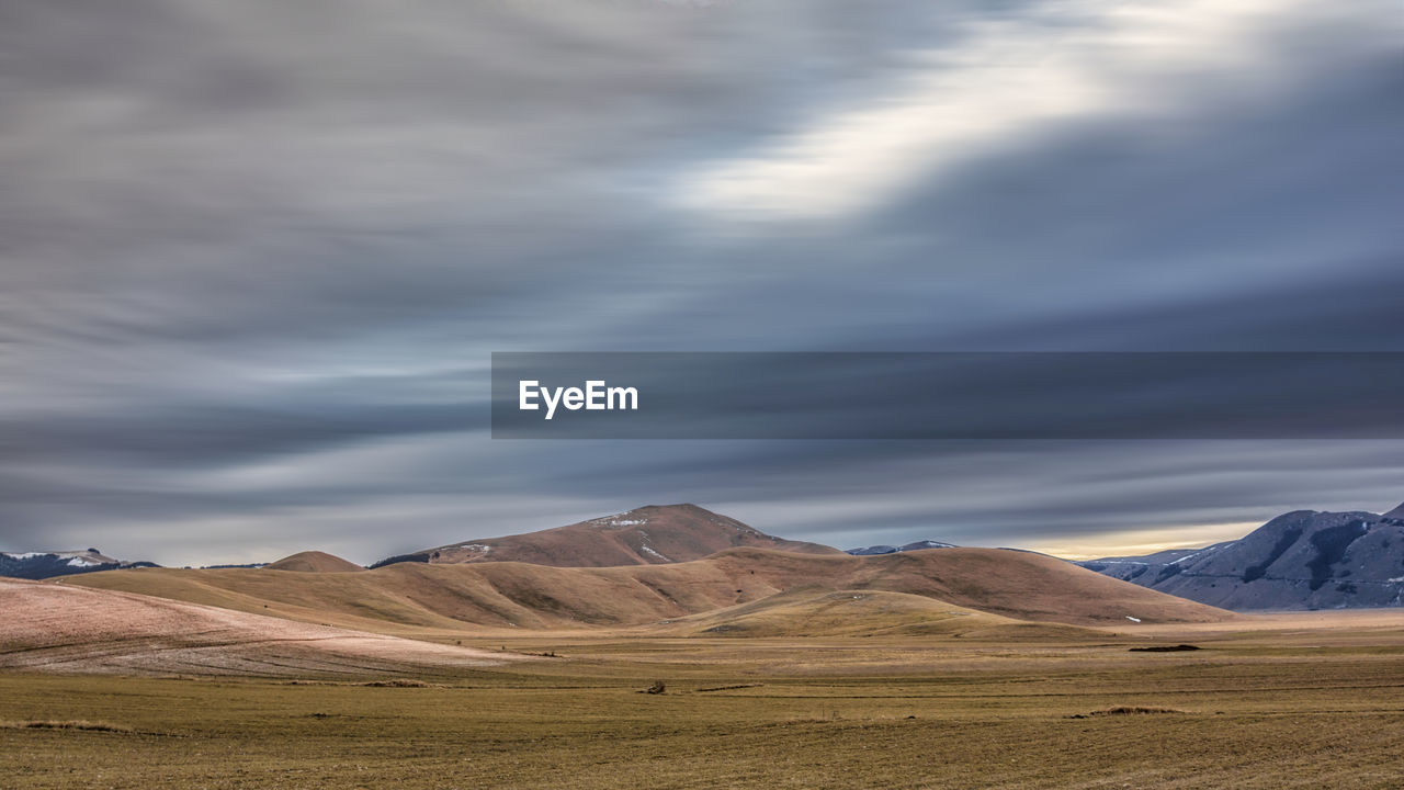 SCENIC VIEW OF ARID LANDSCAPE AGAINST SKY