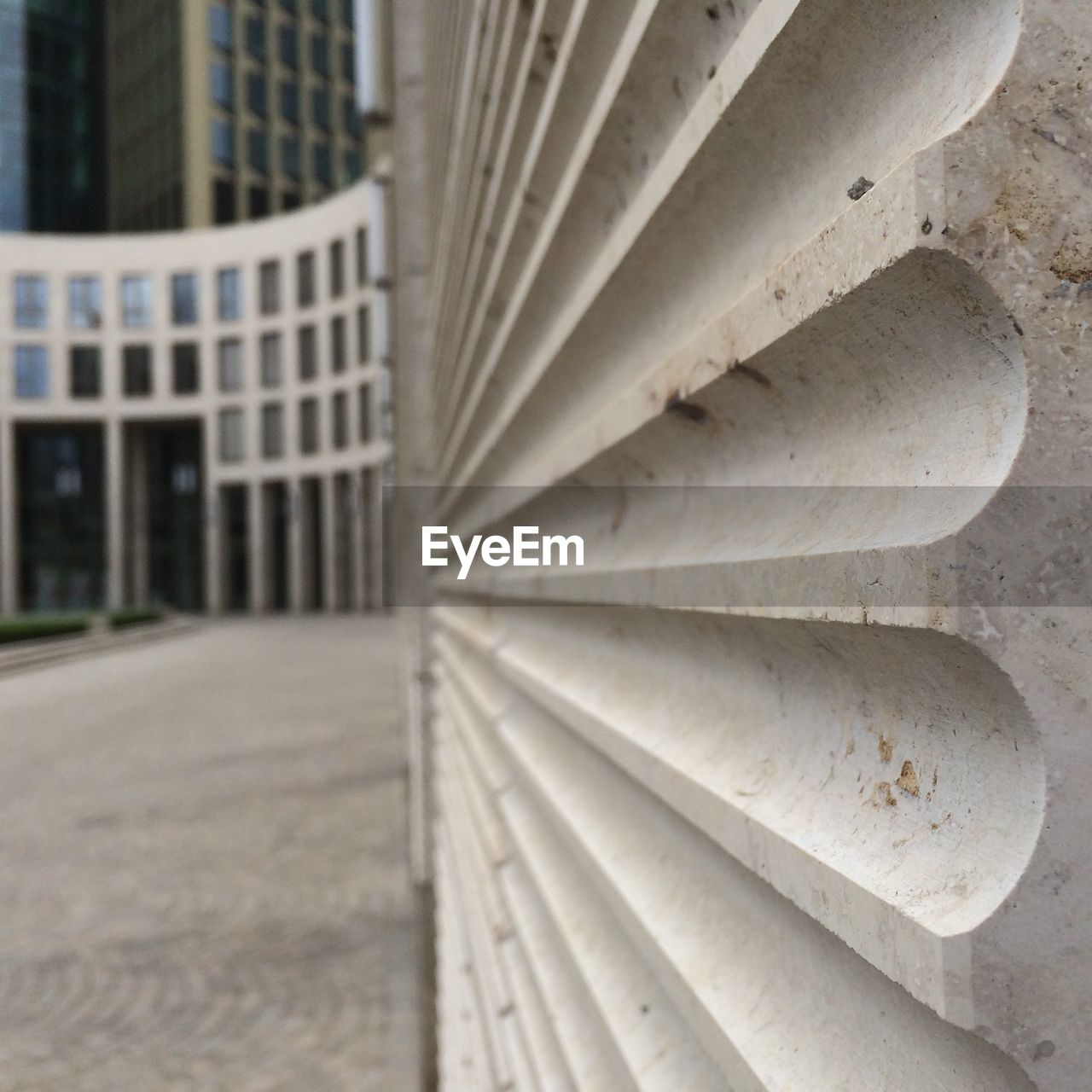 CLOSE-UP OF ARCHITECTURAL COLUMN