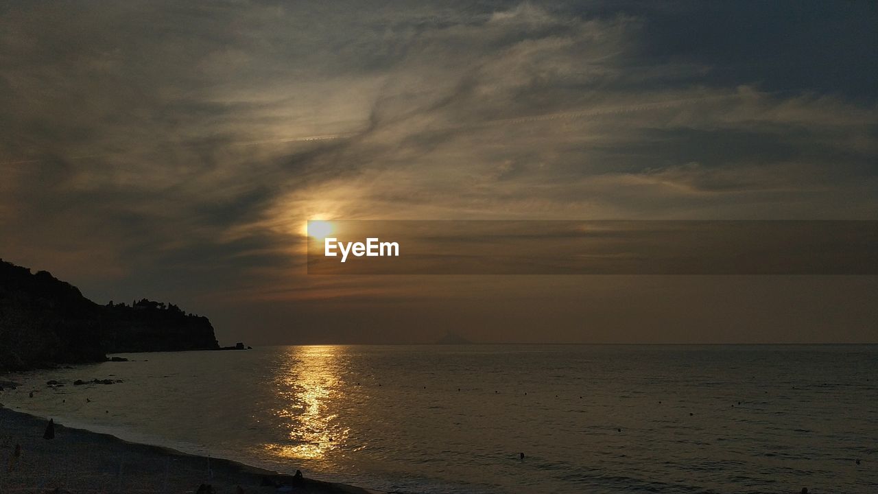 SCENIC VIEW OF SUNSET OVER SEA
