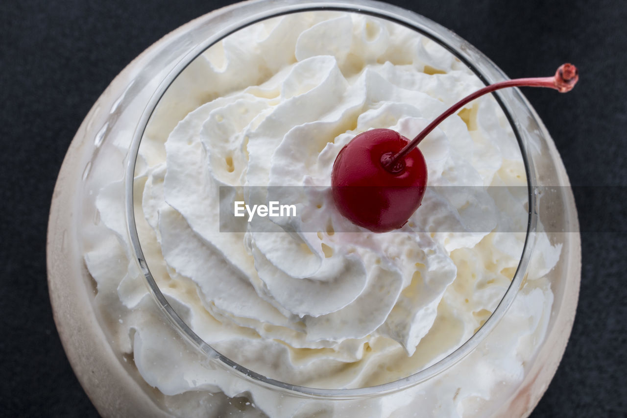 HIGH ANGLE VIEW OF DESSERT SERVED ON ICE