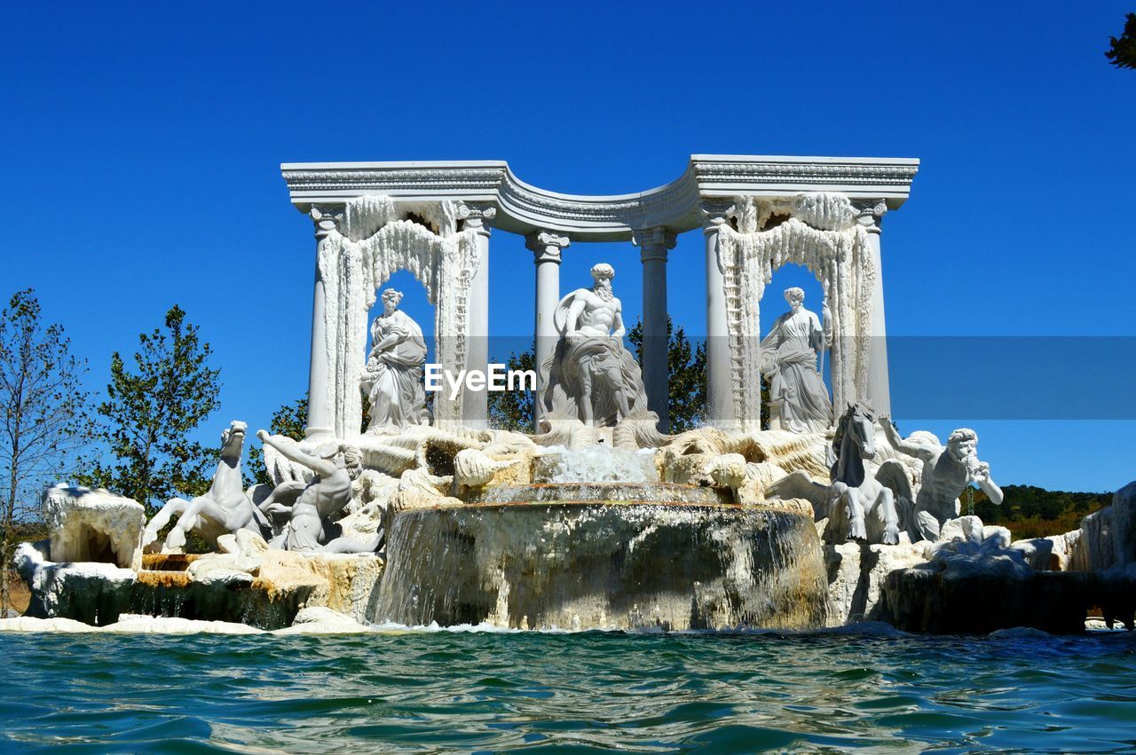 LOW ANGLE VIEW OF FOUNTAIN IN FRONT OF BUILDING