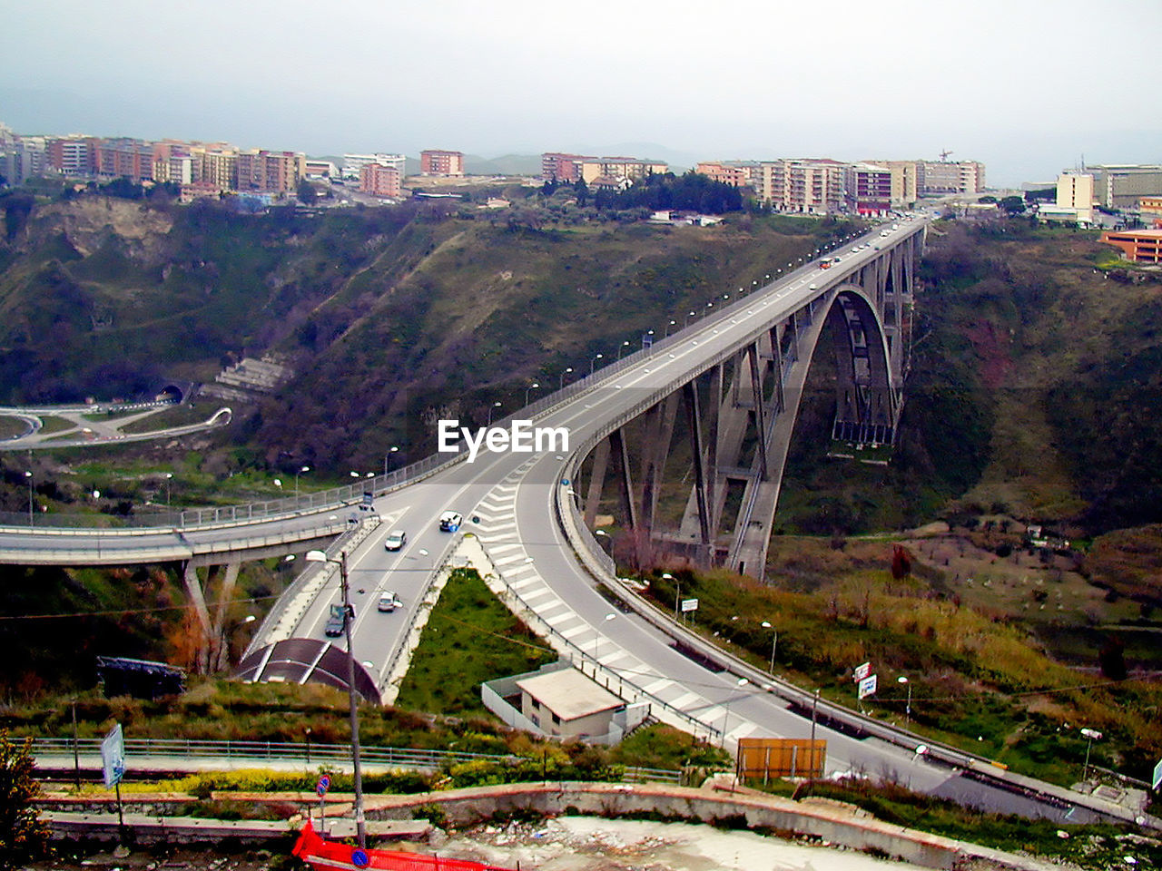 HIGH ANGLE VIEW OF ELEVATED ROAD