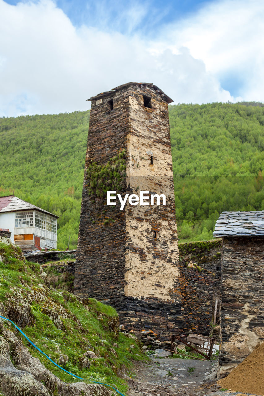 OLD RUIN ON FIELD AGAINST SKY