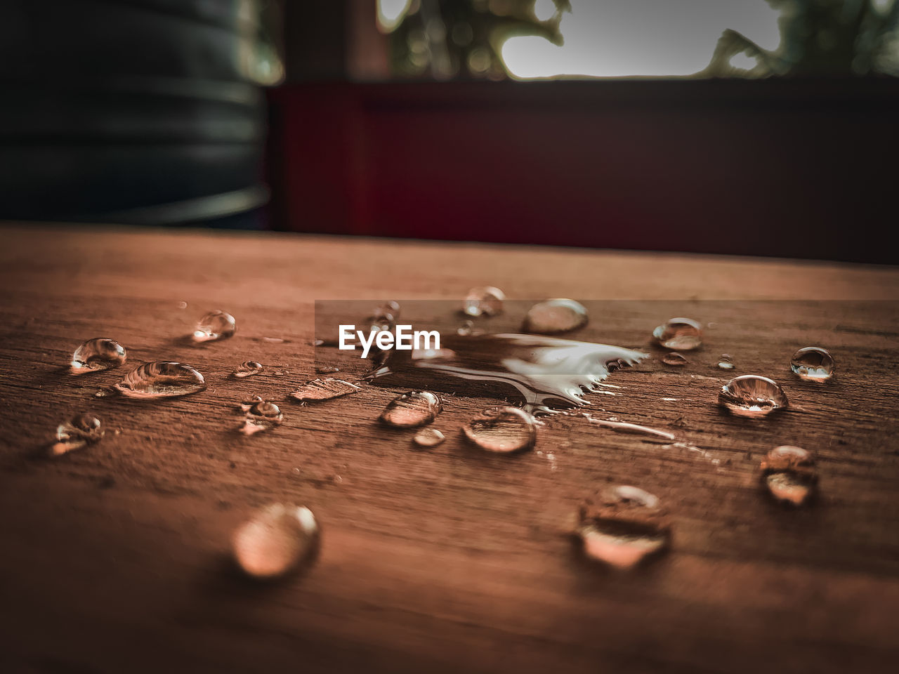 CLOSE-UP OF WET TABLE