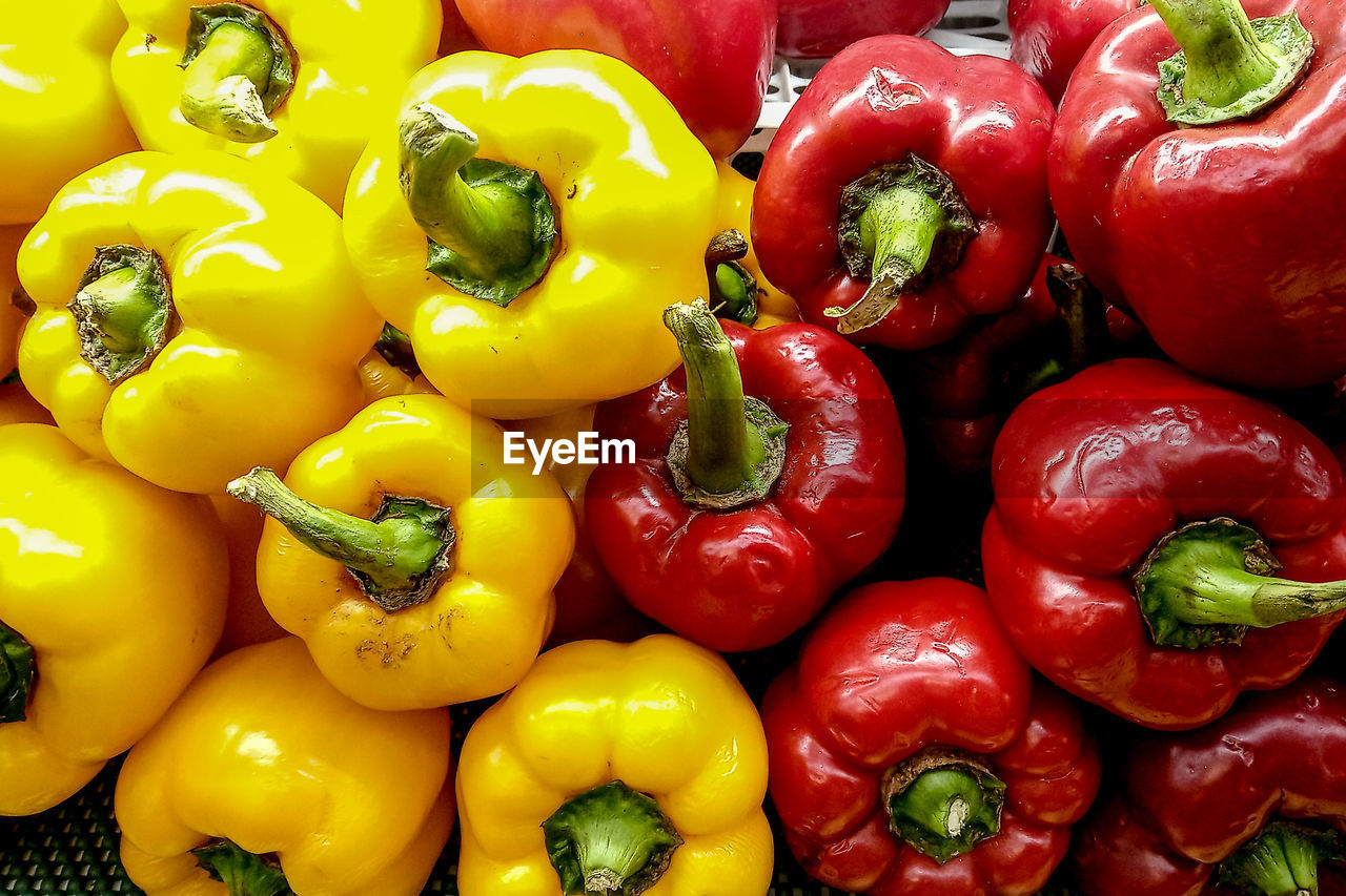 FULL FRAME SHOT OF BELL PEPPERS